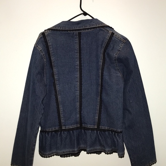 New Identity medium ruffle and black lace jacket w button front and sleeves. - Picture 6 of 10